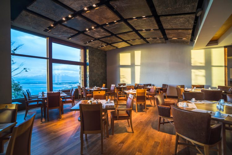 restaurante la cravia com vista para a cidade