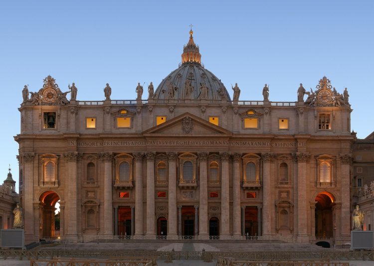 fachada da basilica de sao pedro no vaticano