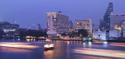 fachada do mandarin oriental bangkok a noite