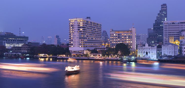 fachada do mandarin oriental bangkok a noite