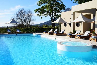 piscina do delaire graff lodge and spa com jacuzzi