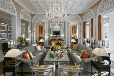 sala de estar da suite royal na ala dos autores no mandarin oriental bangkok