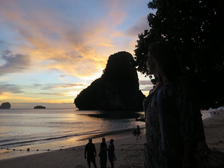 Pôr do sol em Phranang Beach na Tailândia