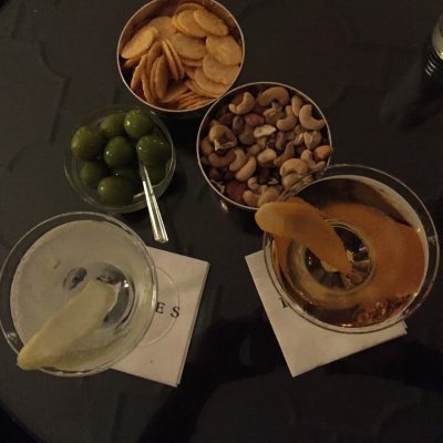 Dukes Gin Martini e Fleming's Classic Vesper no Dukes Bar em Londres