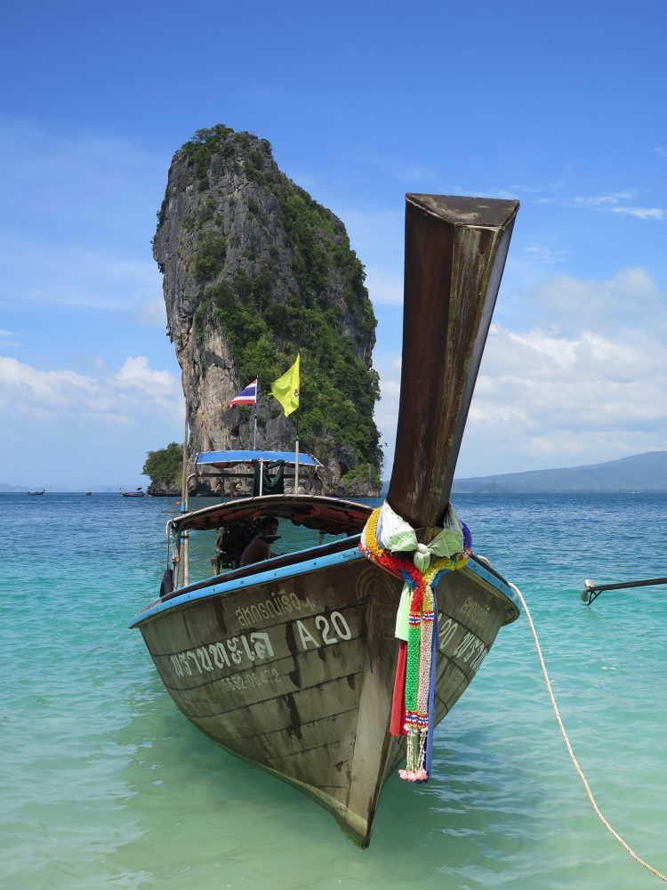 Long tail boat