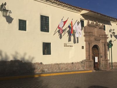 Fachada do Melmond Monasterio