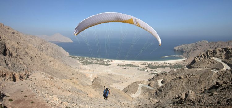 Parapente no Six Senses Zighy Bay
