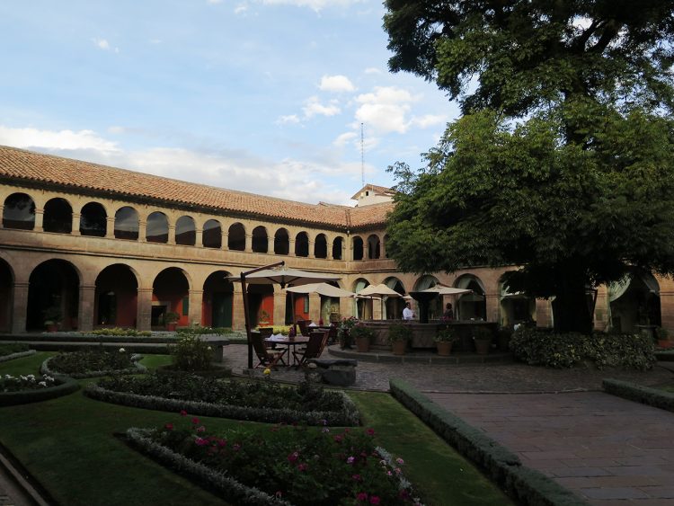 Patio principal do Belmond Monasterio