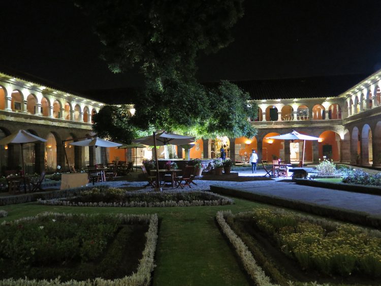 Patio principal do Belmond Monasterio