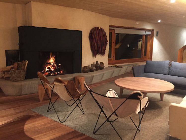 Sala de estar com lareira