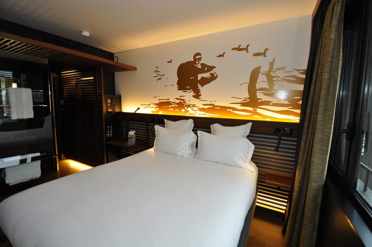 Quarto standard com vista para o rio Sena