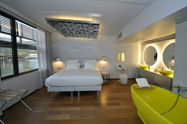 Designer Silver Suite em tons de prata e branco