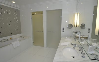 banheiro do plaza athenee paris