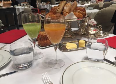 café da manhã no plaza athenee paris