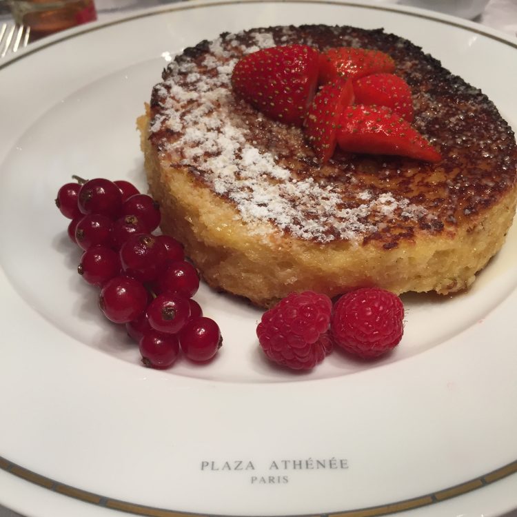 café da manhã no plaza athenee paris