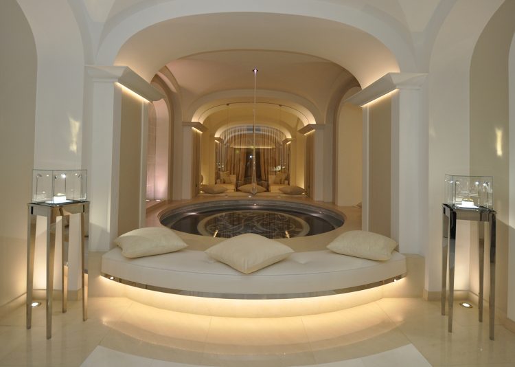 Plaza Athenee Paris.