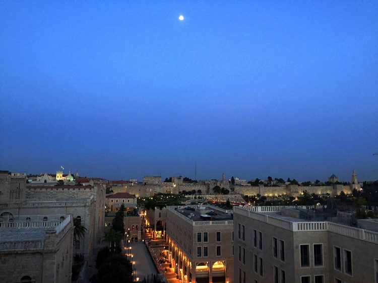 início da noite em Jerusalem