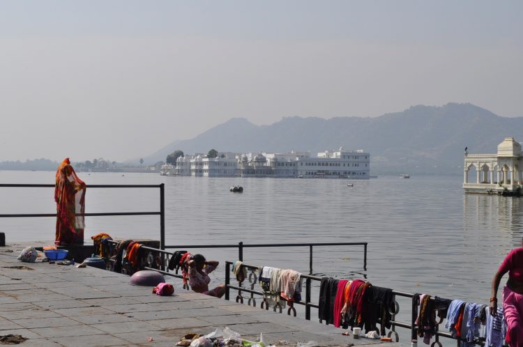 Ghat no lago Pichola