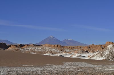 vulcão Licancabur no deserto do Atacama